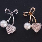 Brosche Pin Anstecknadel mit Perlen und Strass Steine versch. Modelle